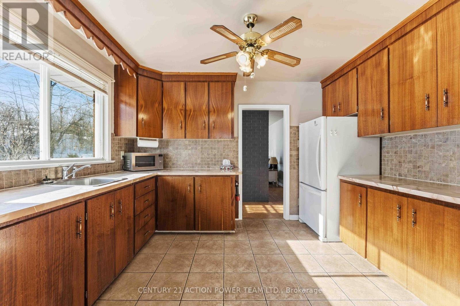 1705 Old Montreal Road