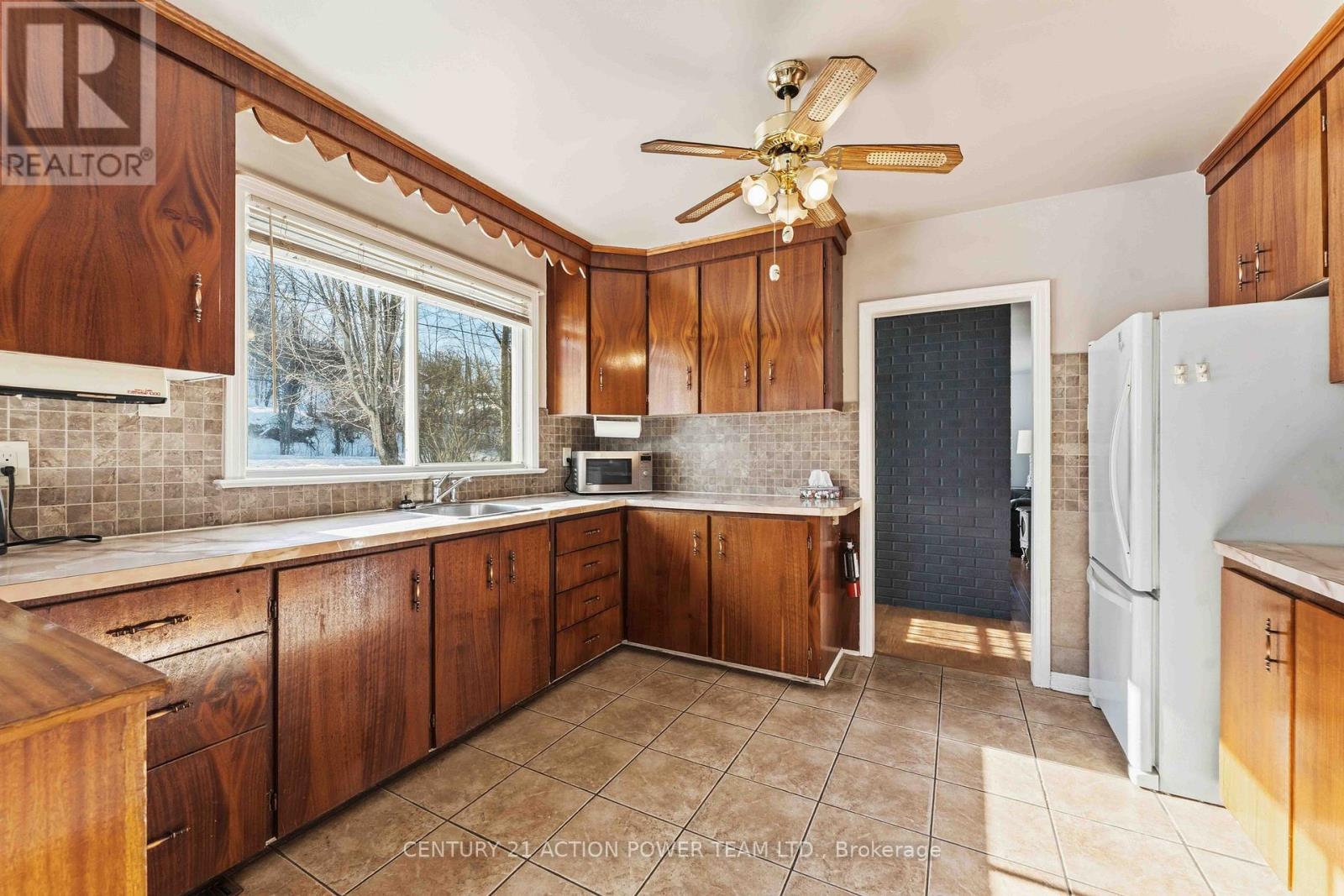 1705 Old Montreal Road