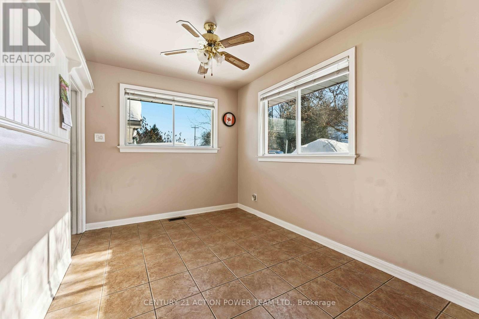 1705 Old Montreal Road