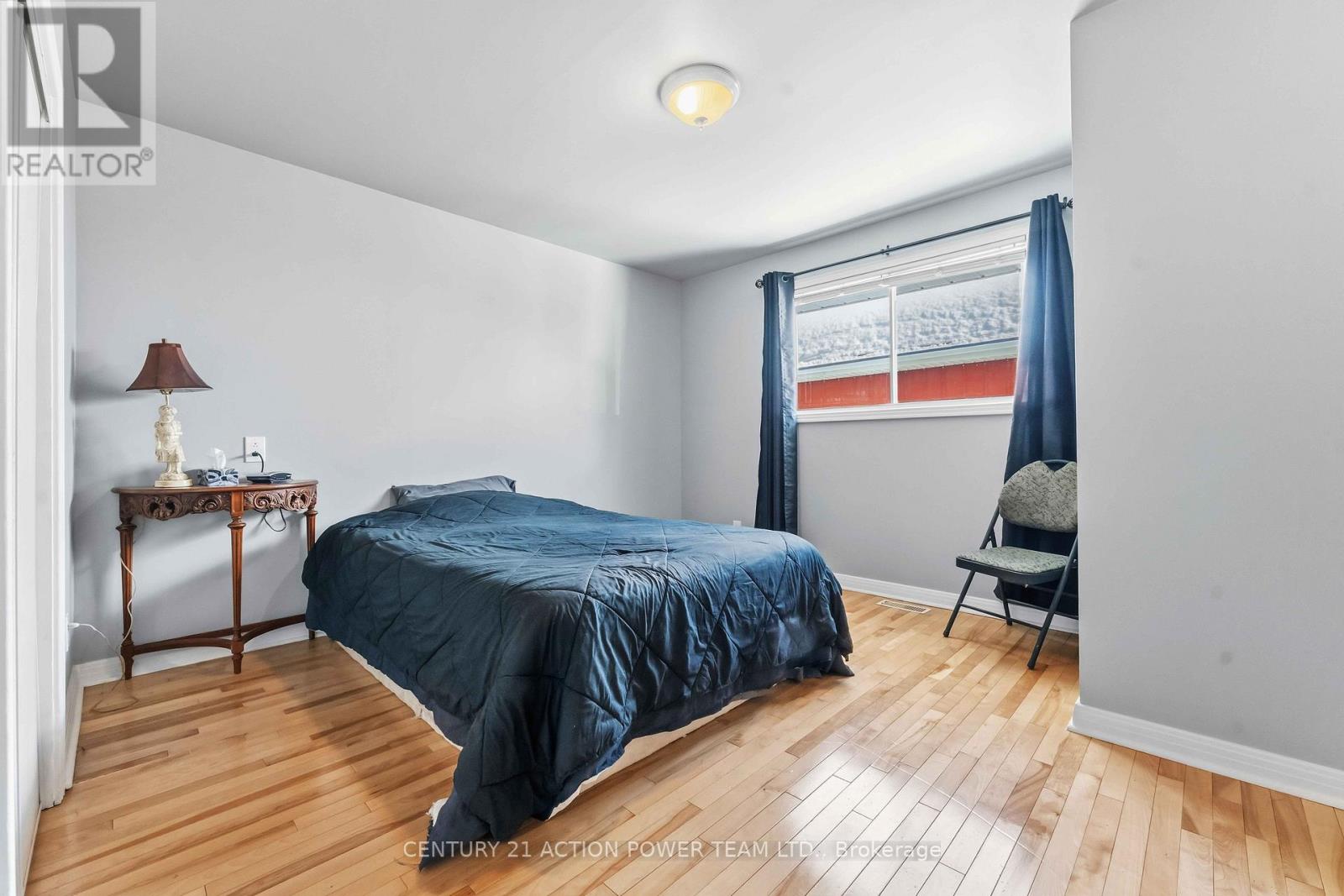 1705 Old Montreal Road