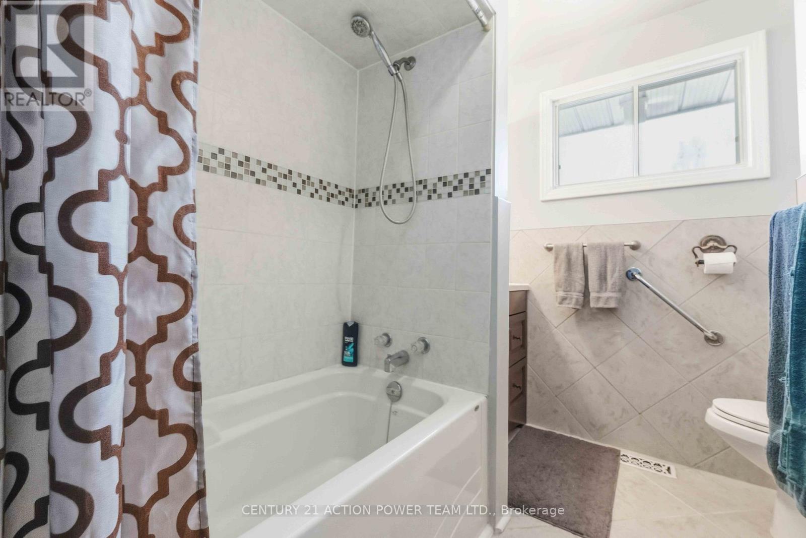 1705 Old Montreal Road