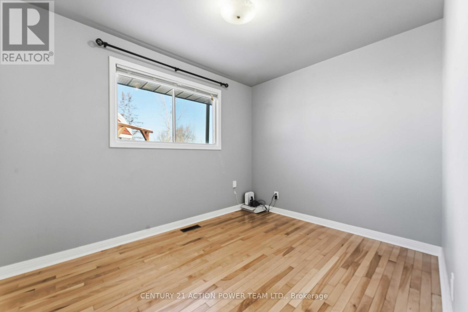 1705 Old Montreal Road