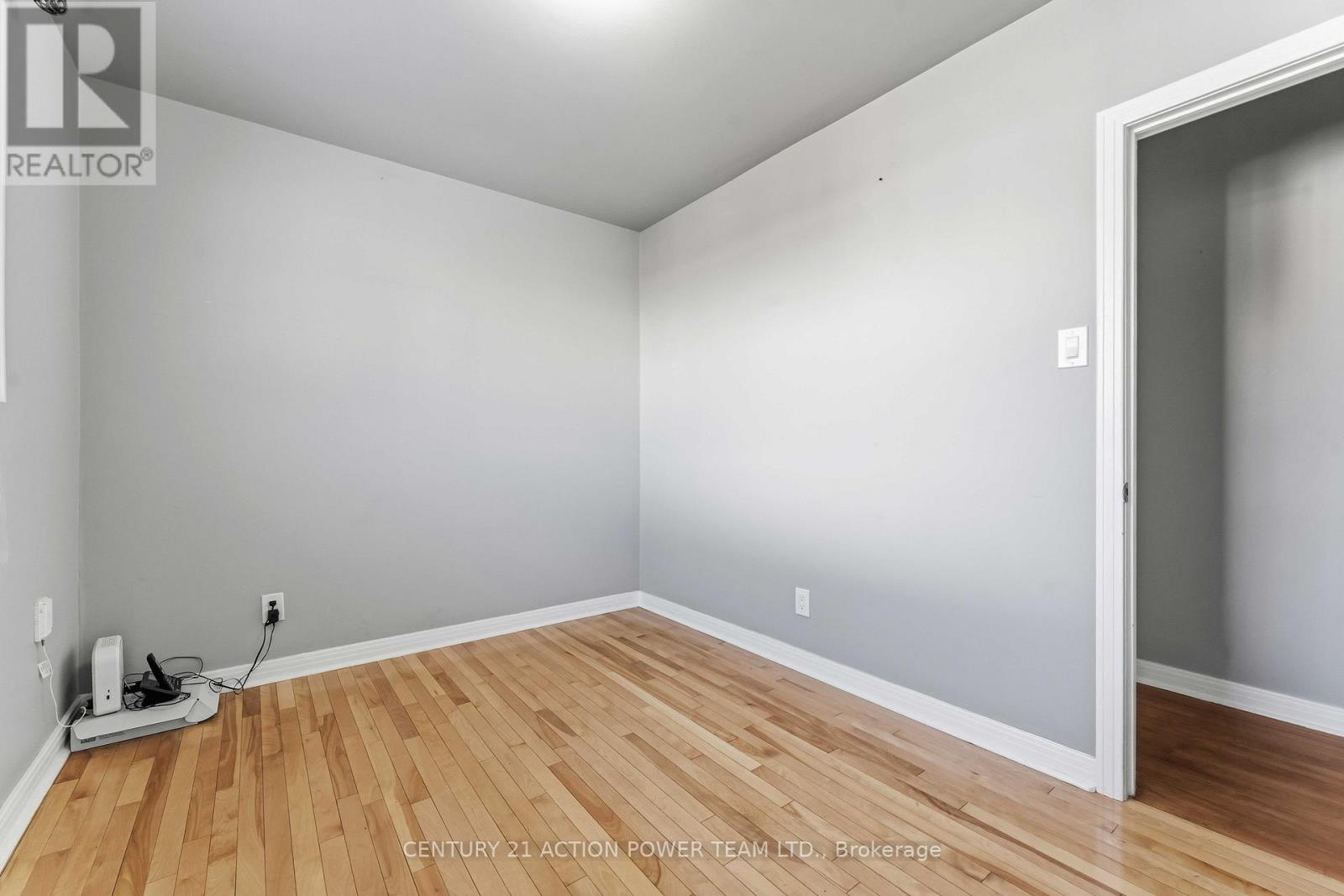 1705 Old Montreal Road