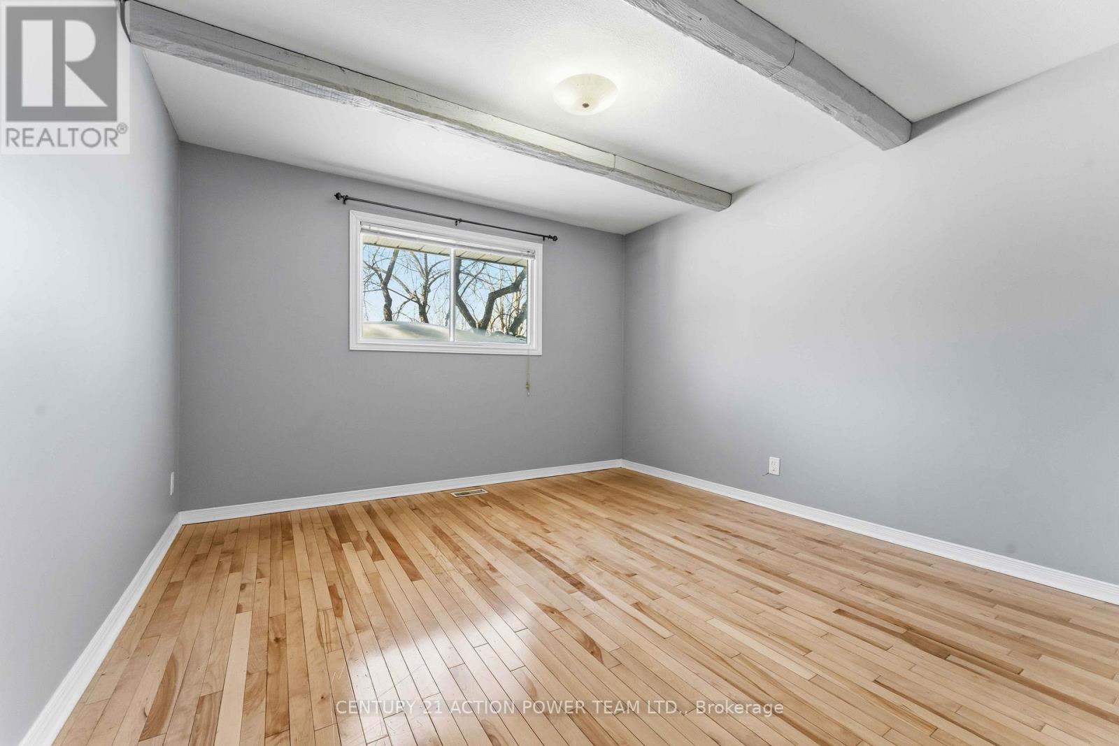 1705 Old Montreal Road