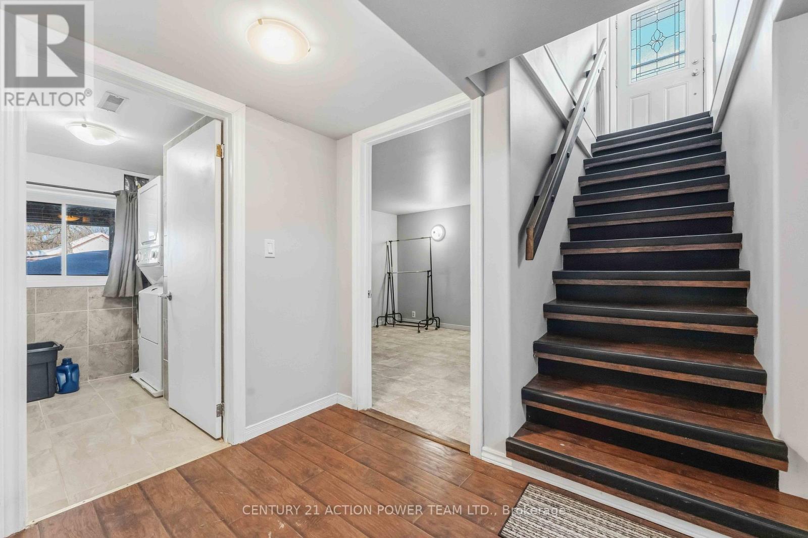 1705 Old Montreal Road