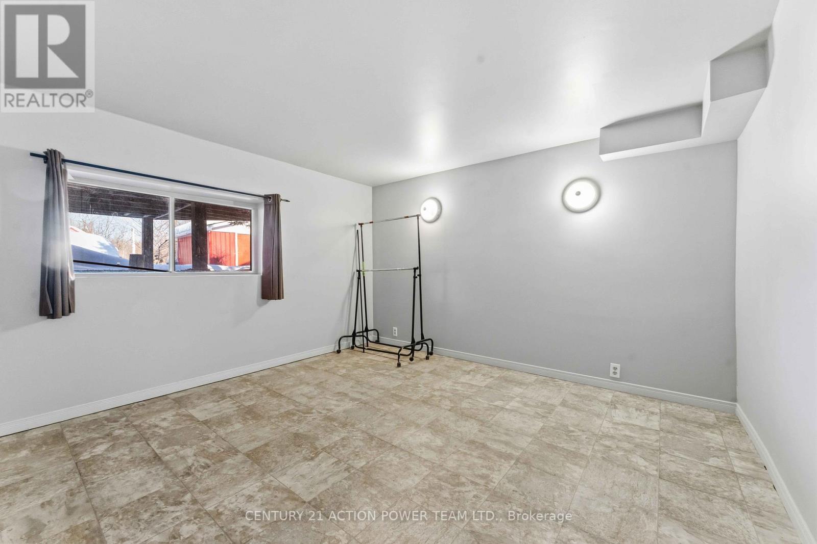 1705 Old Montreal Road