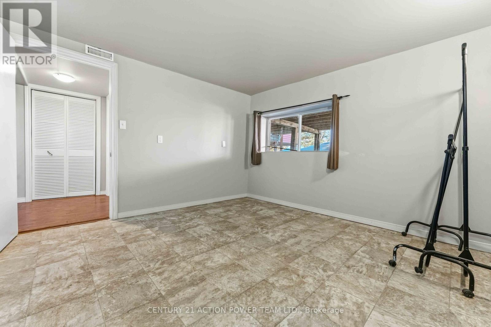 1705 Old Montreal Road