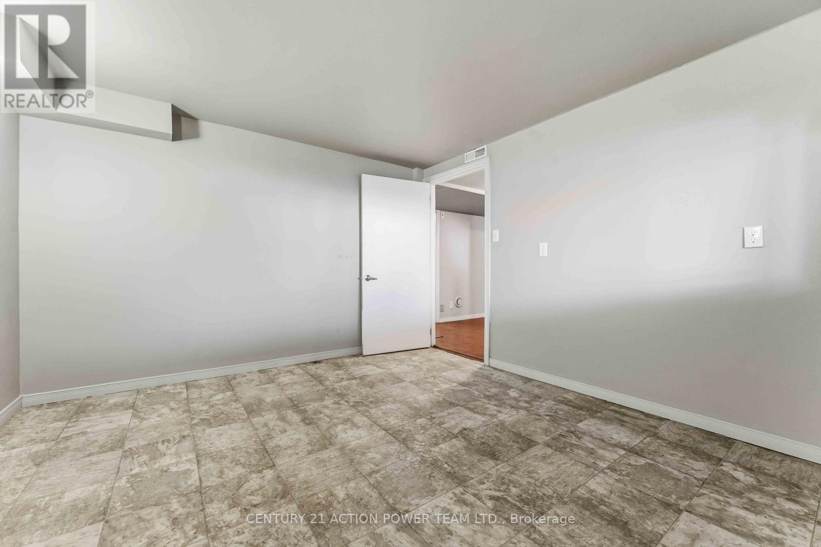 1705 Old Montreal Road