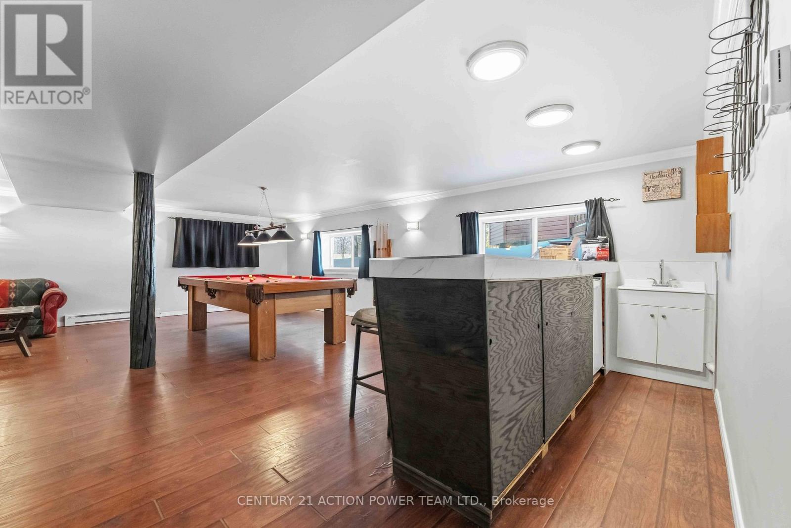 1705 Old Montreal Road