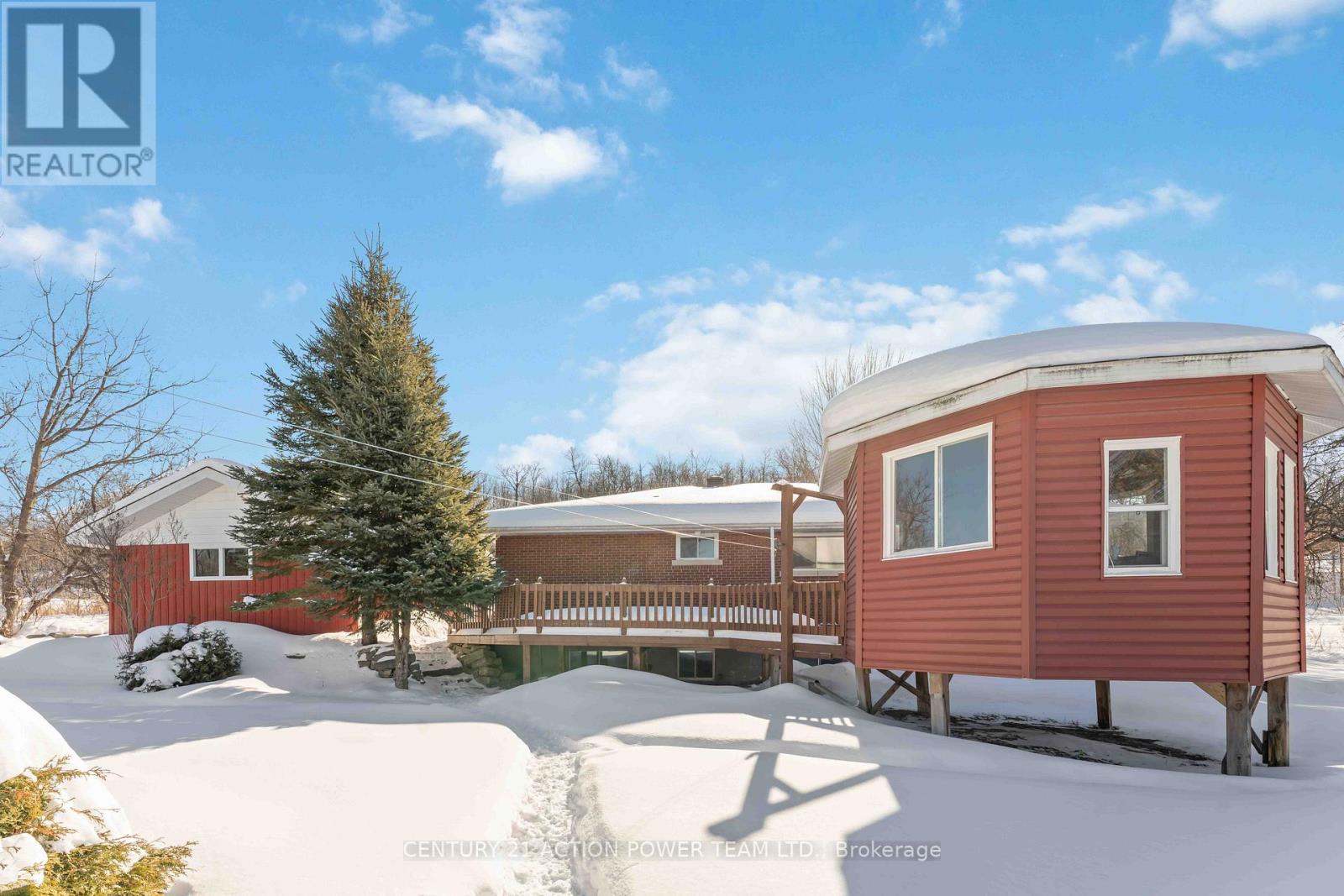 1705 Old Montreal Road