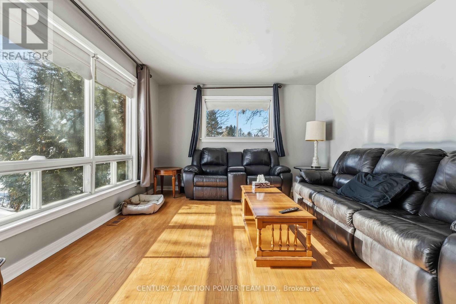 1705 Old Montreal Road