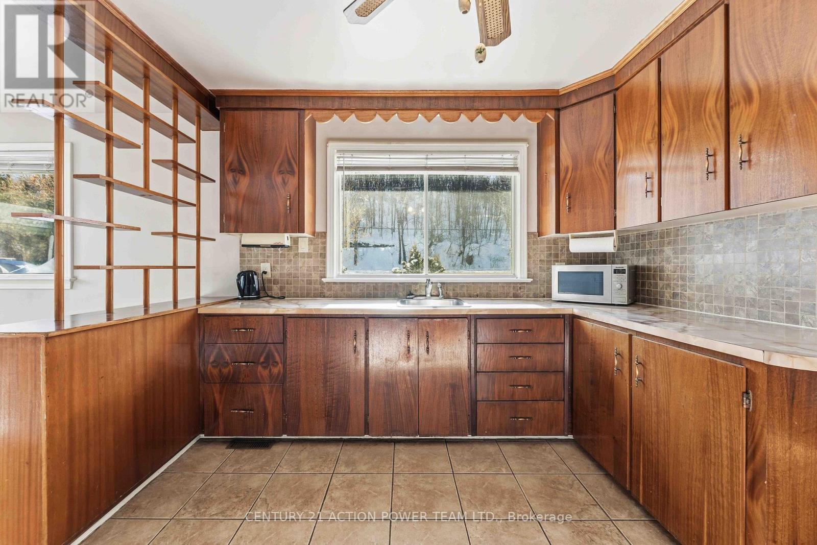 1705 Old Montreal Road