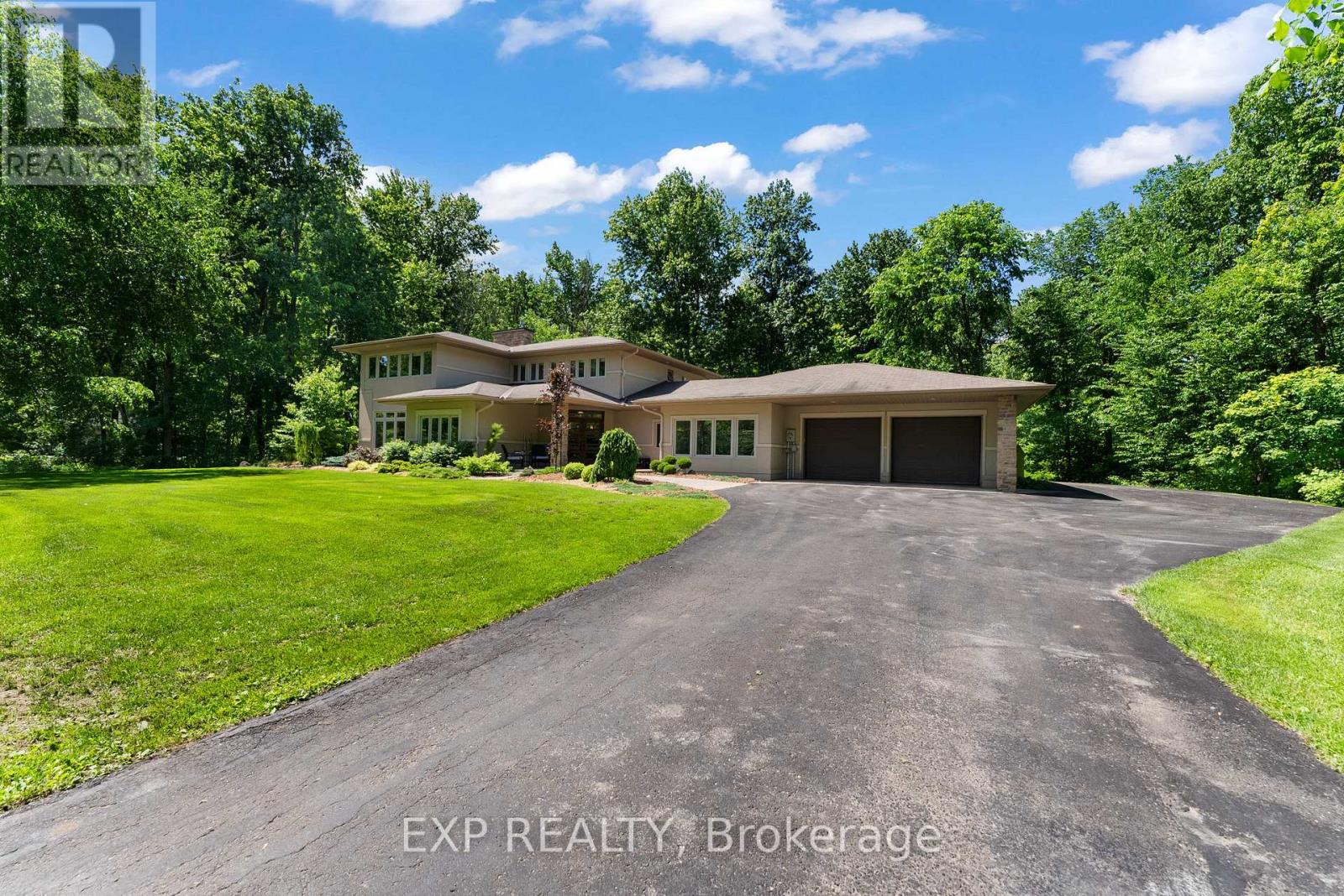 5759 Queenscourt Crescent