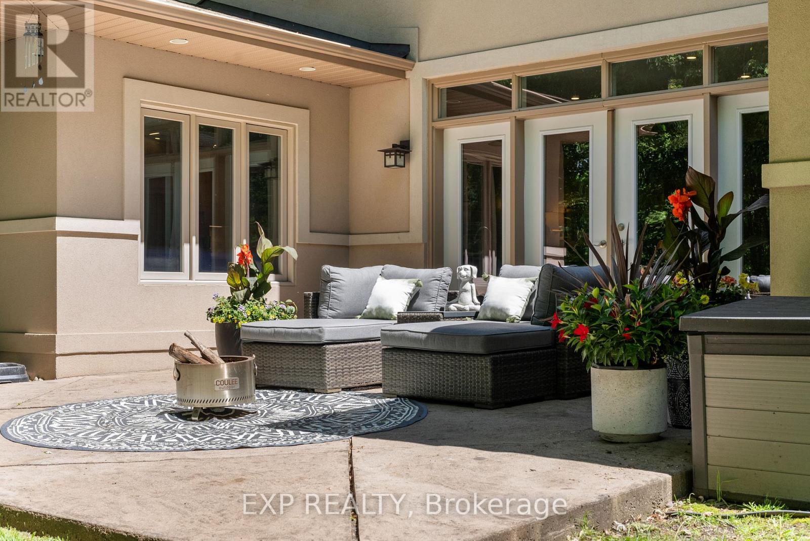 5759 Queenscourt Crescent