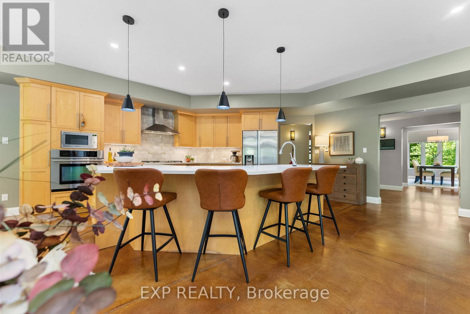 5759 Queenscourt Crescent