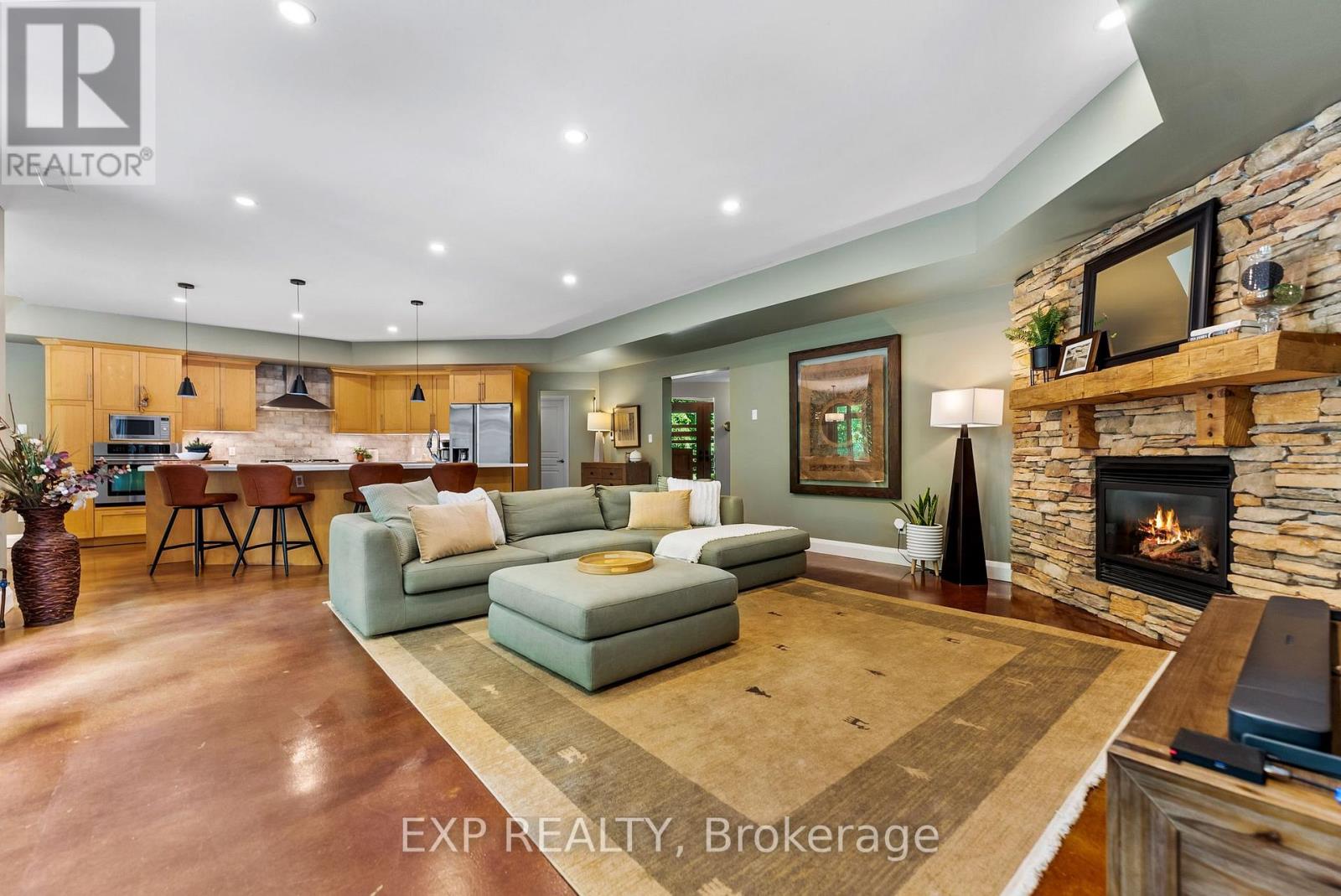 5759 Queenscourt Crescent