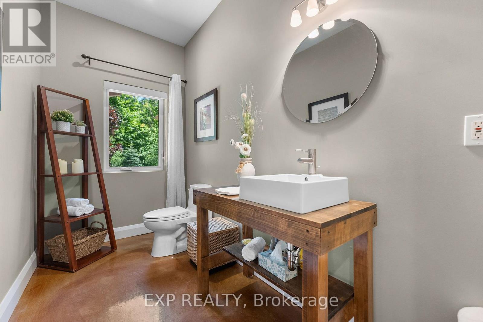 5759 Queenscourt Crescent