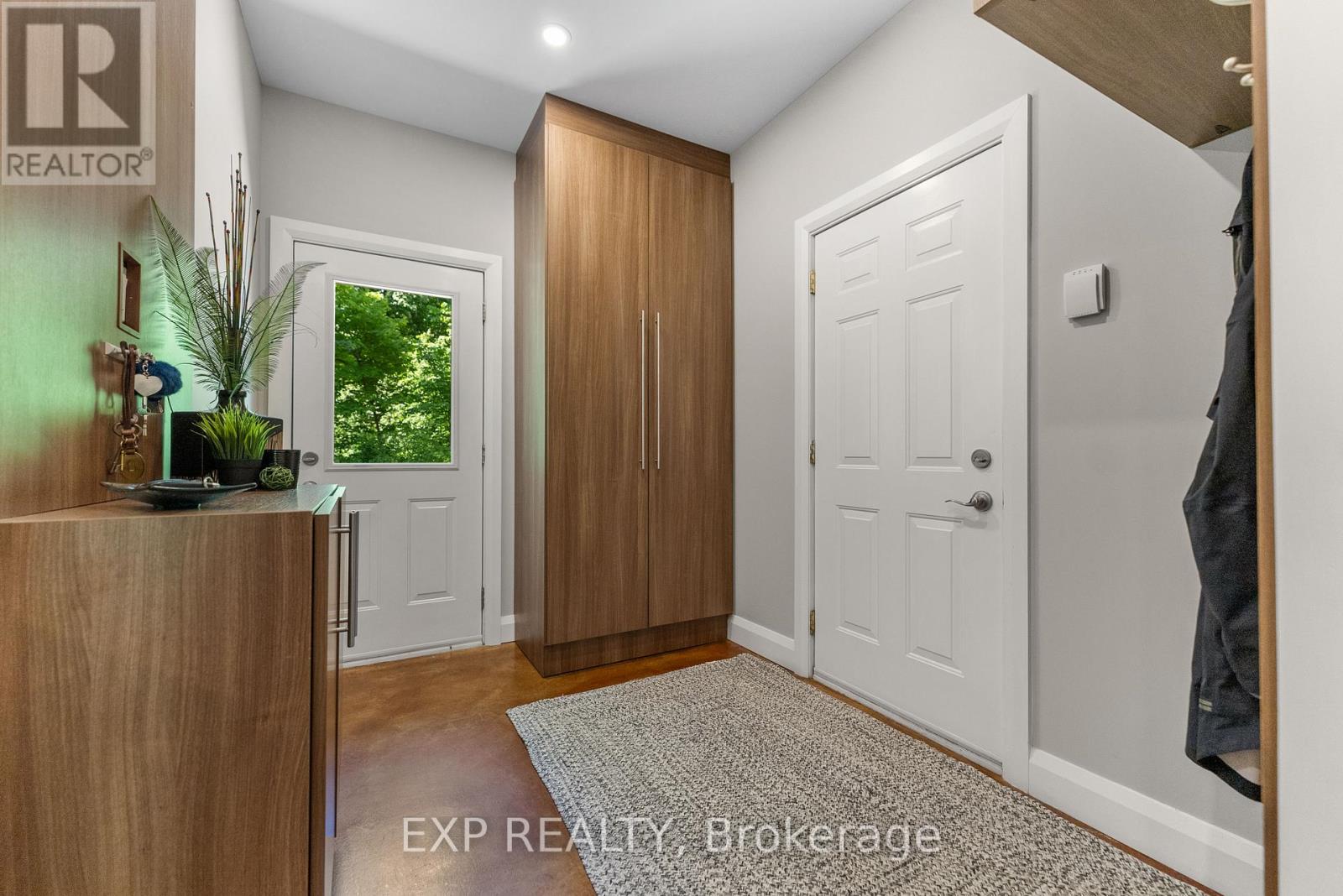 5759 Queenscourt Crescent