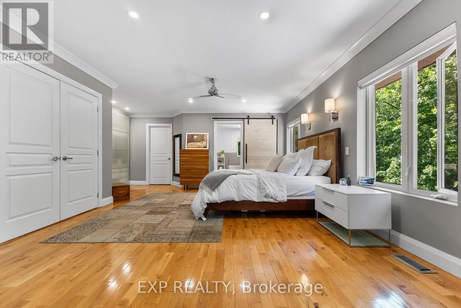 5759 Queenscourt Crescent