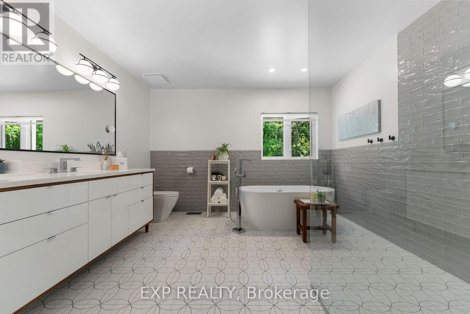 5759 Queenscourt Crescent