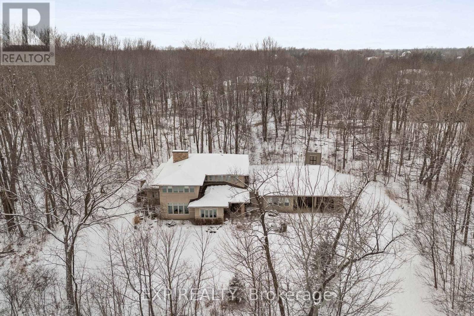 5759 Queenscourt Crescent