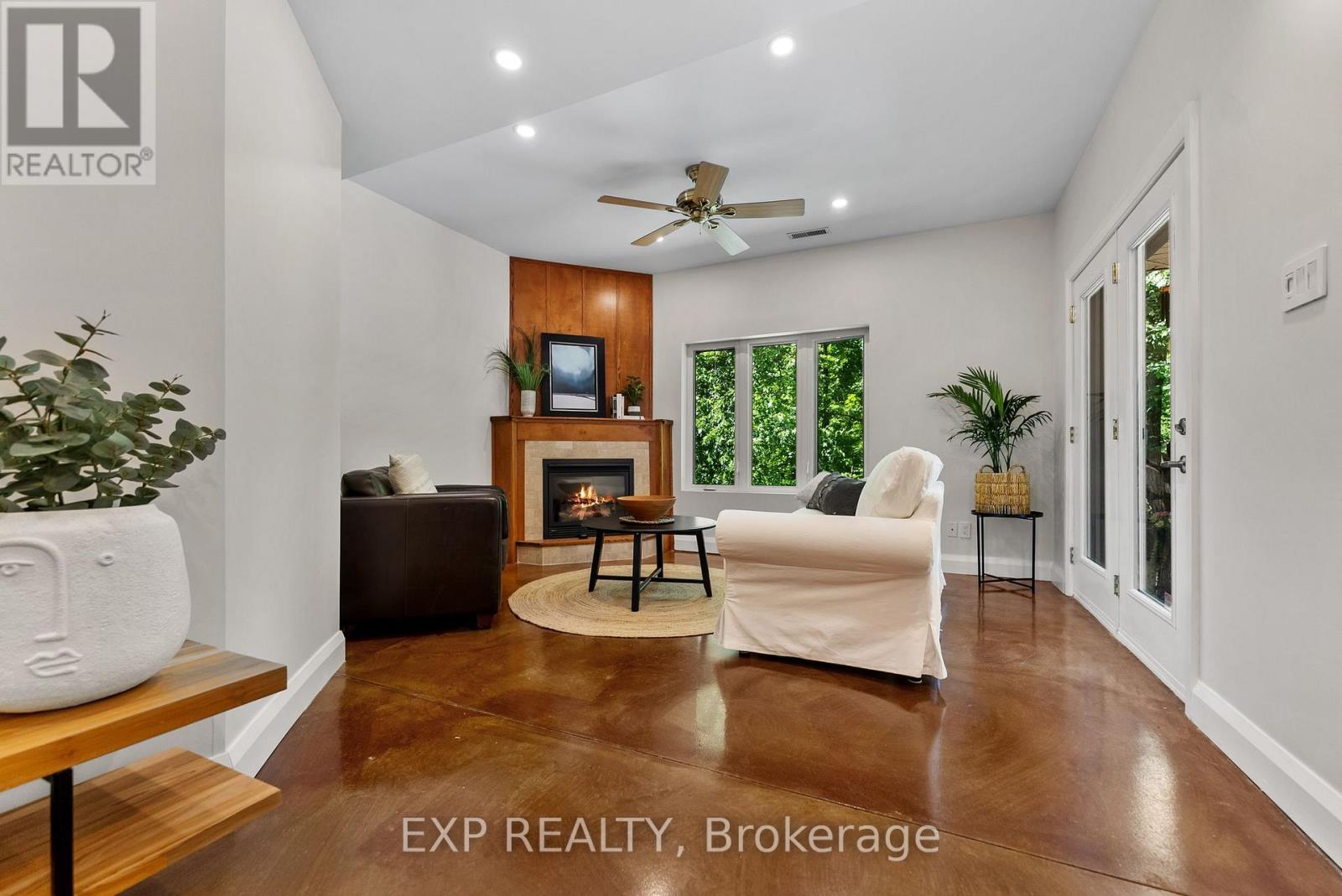 5759 Queenscourt Crescent