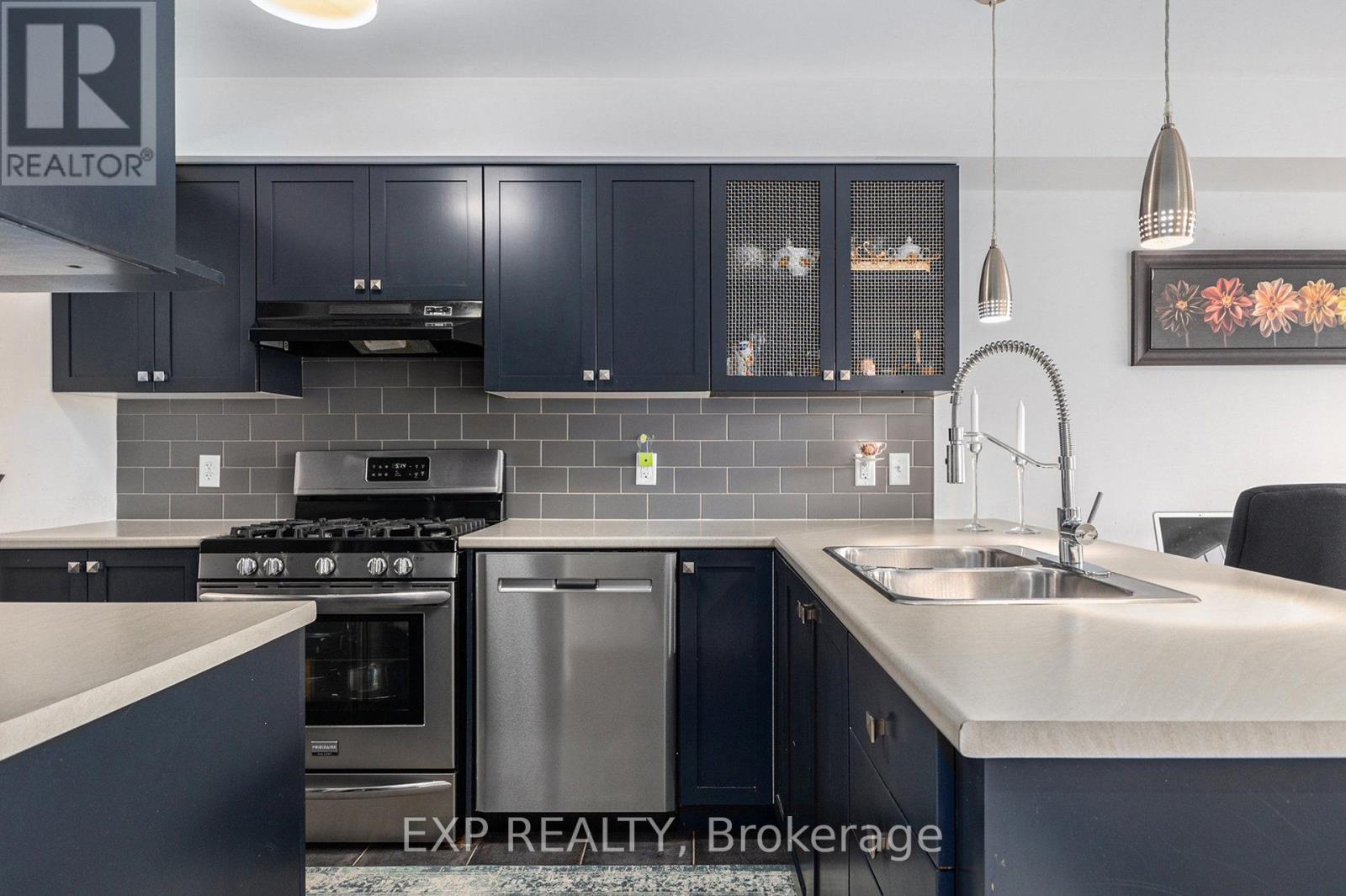 407 Heathrow Private