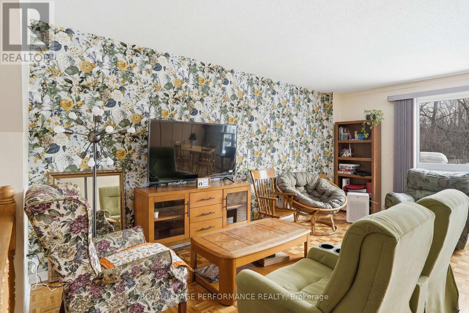 94 - 249 Romulus Private