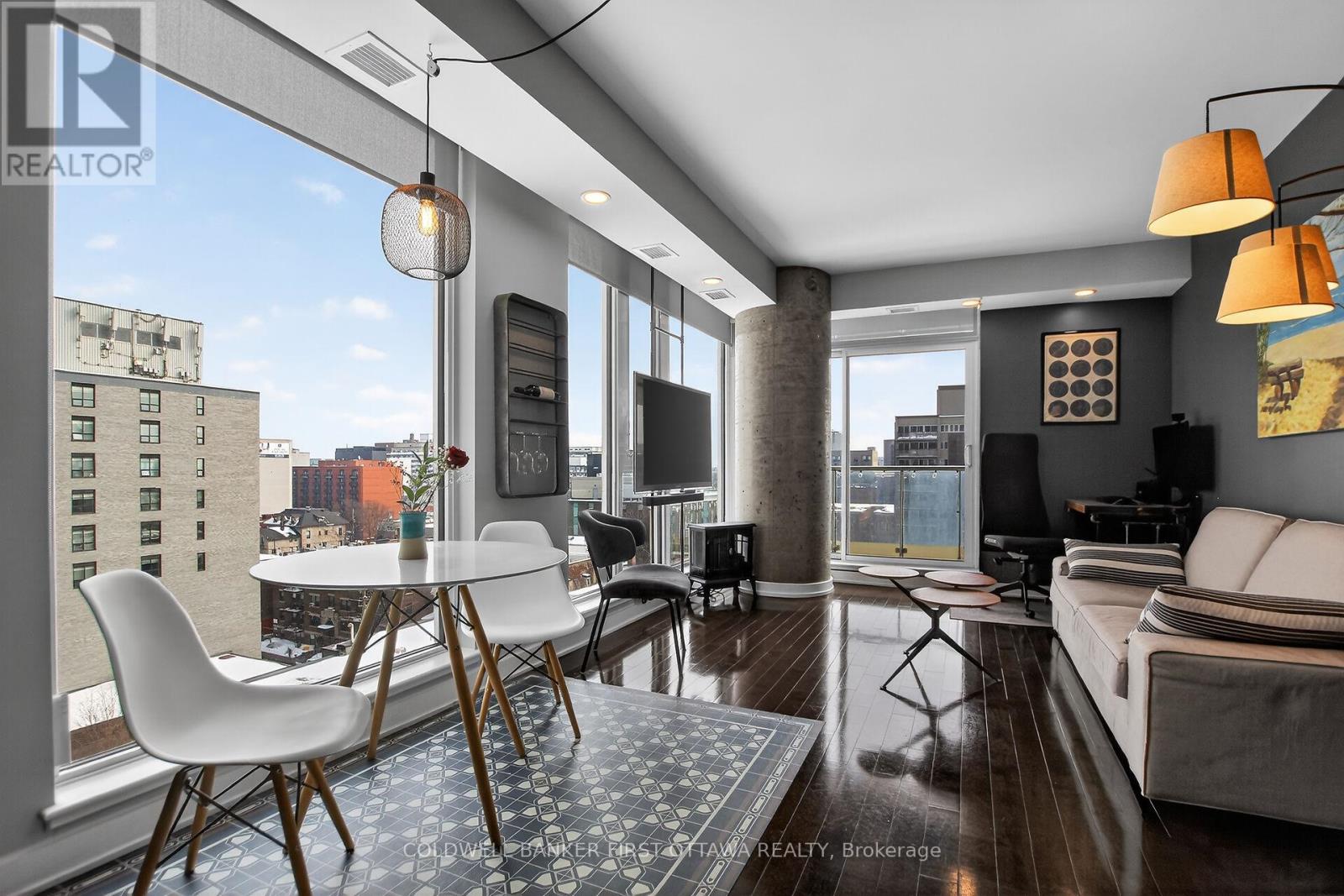 806 - 179 Metcalfe Street