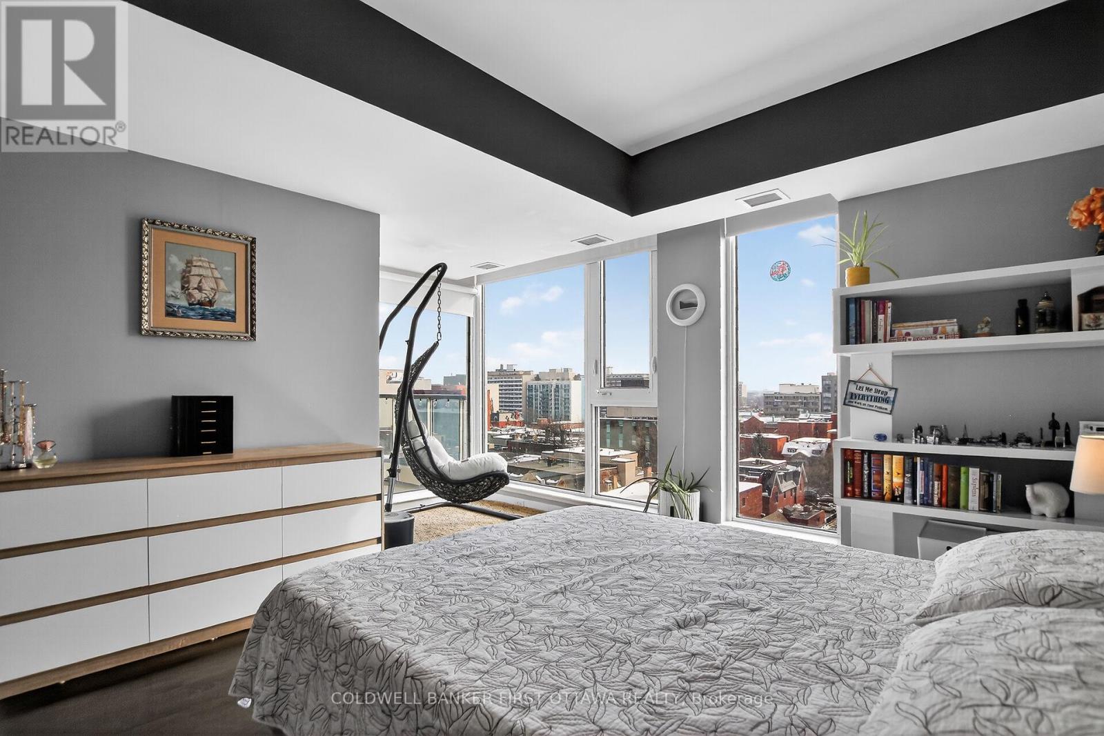 806 - 179 Metcalfe Street