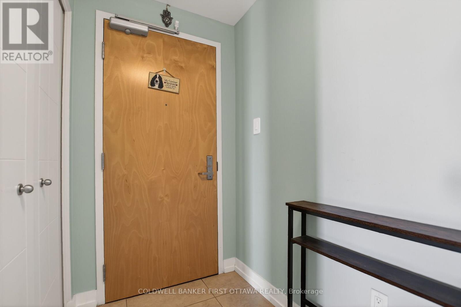 806 - 179 Metcalfe Street