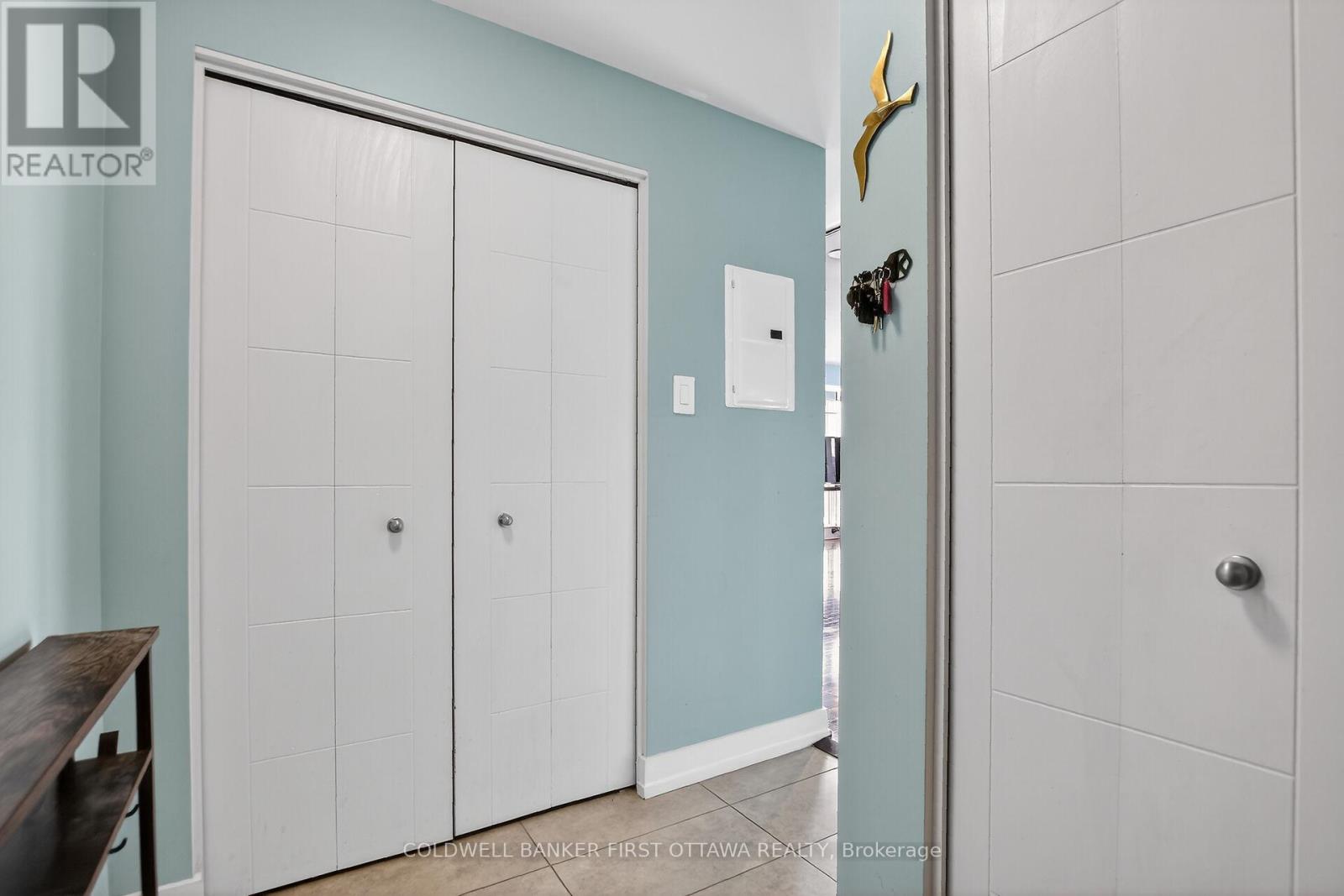 806 - 179 Metcalfe Street