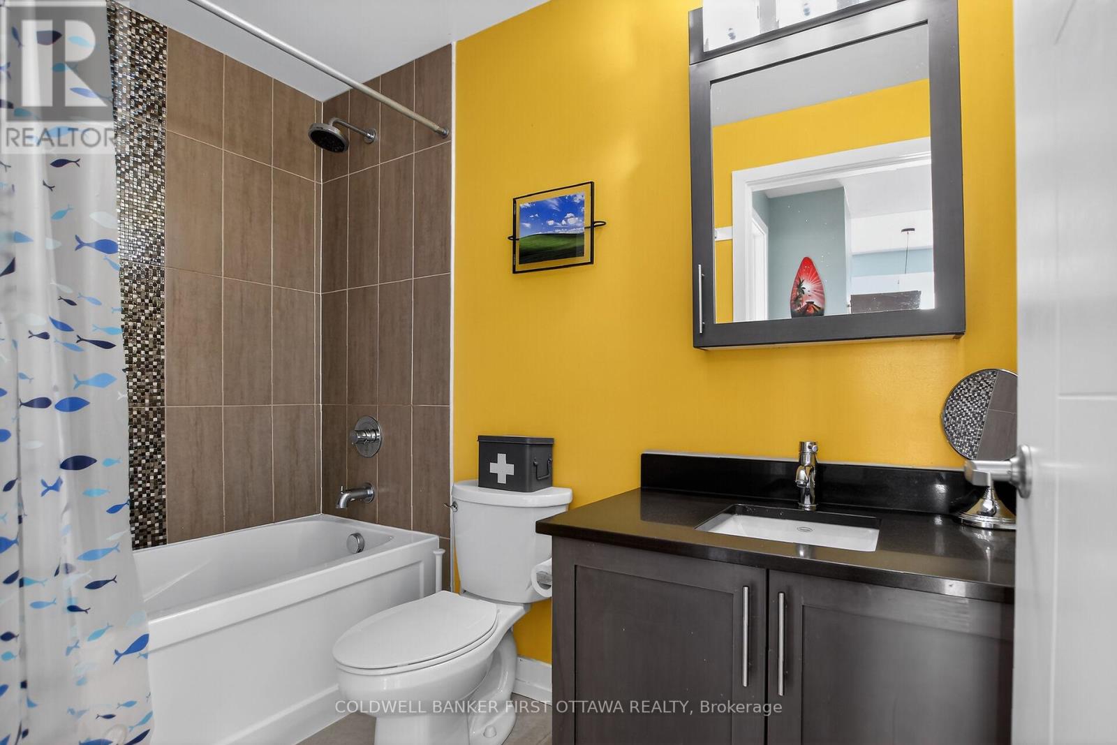 806 - 179 Metcalfe Street