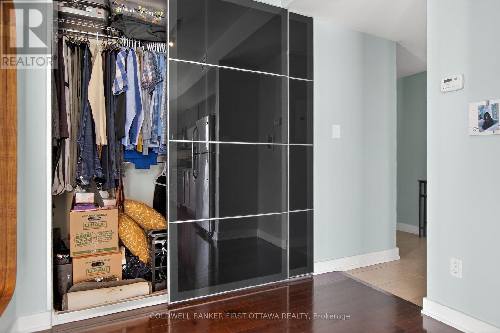 806 - 179 Metcalfe Street