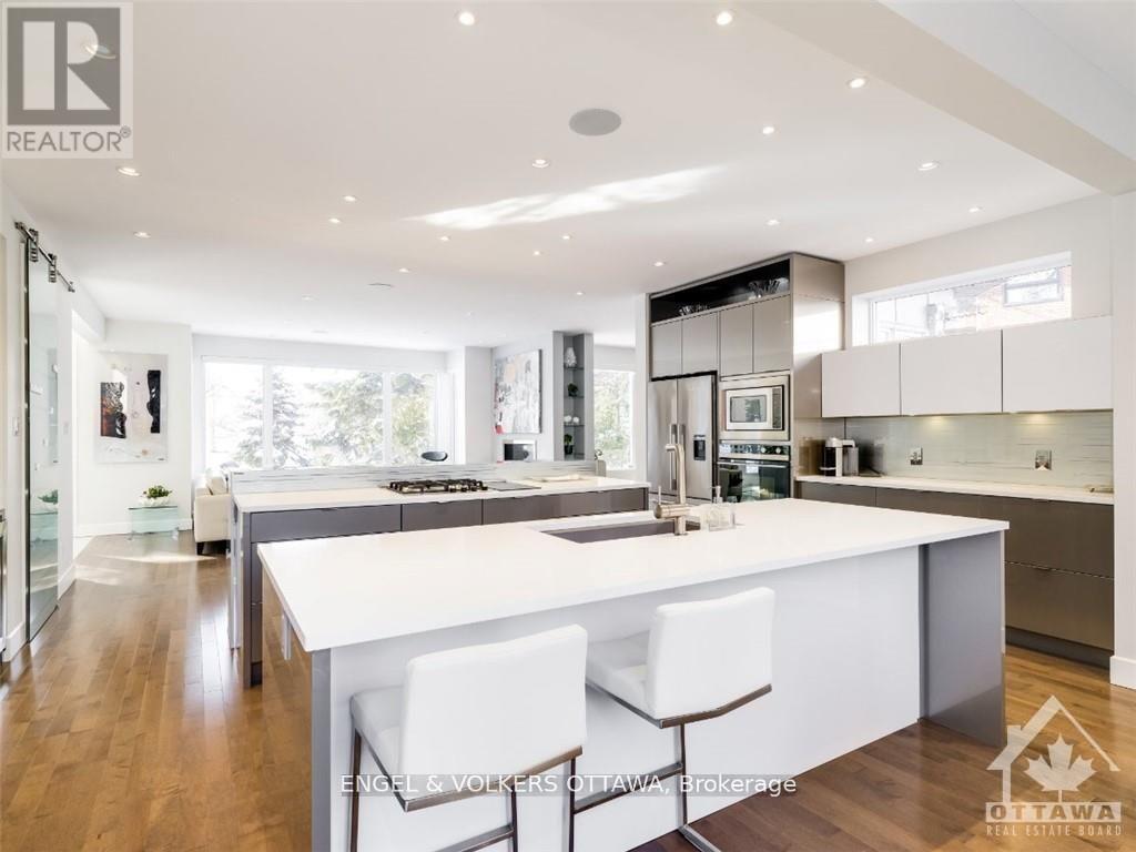 615 Island Park Crescent