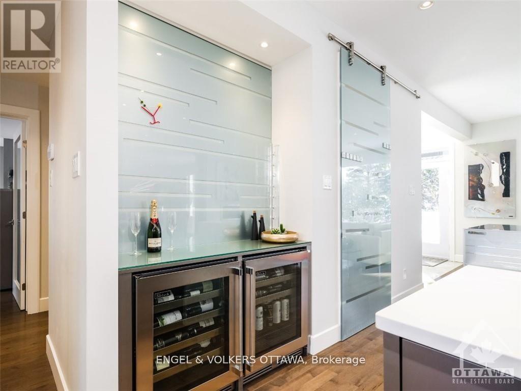 615 Island Park Crescent