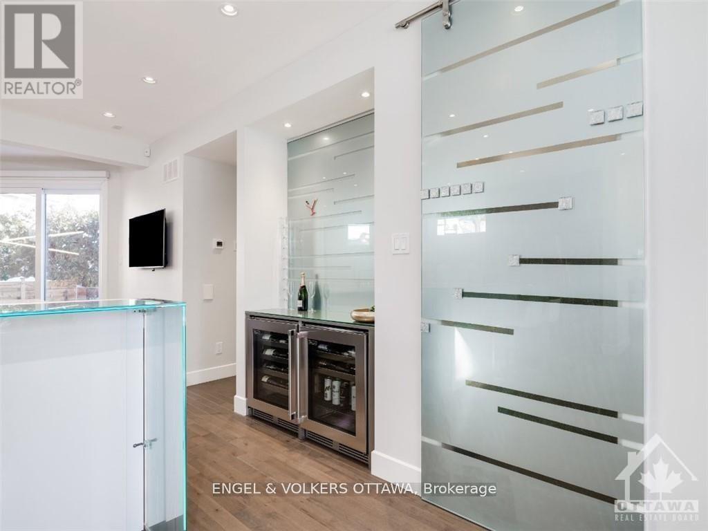 615 Island Park Crescent