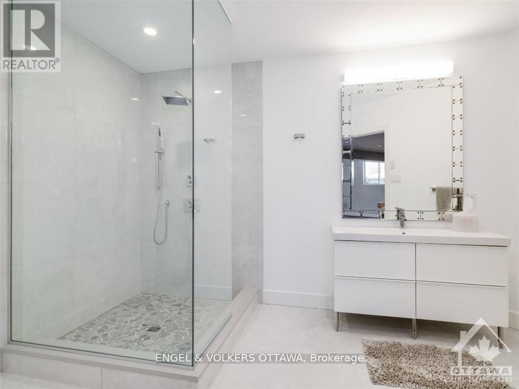 615 Island Park Crescent