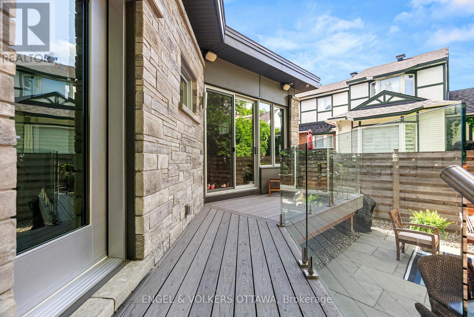 615 Island Park Crescent