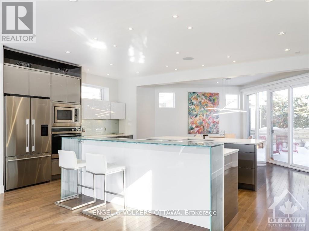 615 Island Park Crescent