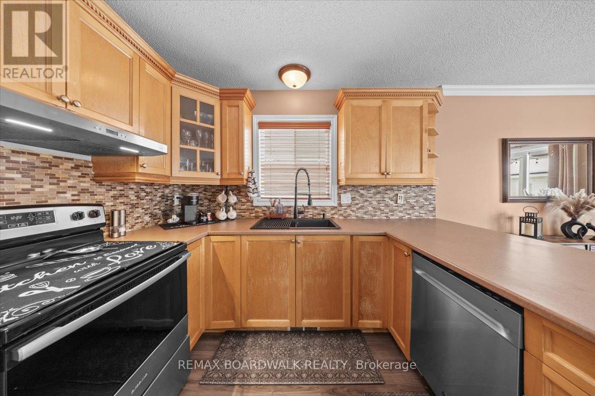 2285 Cecile Crescent