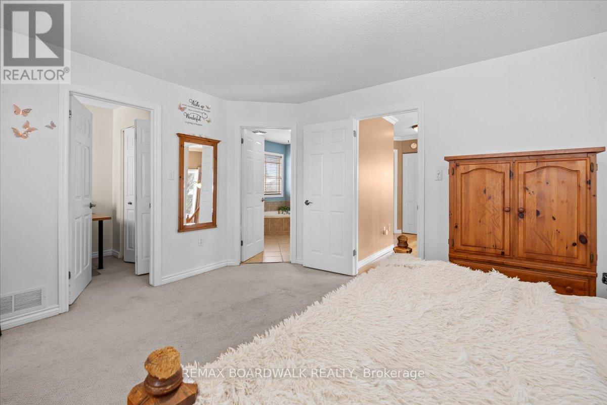 2285 Cecile Crescent