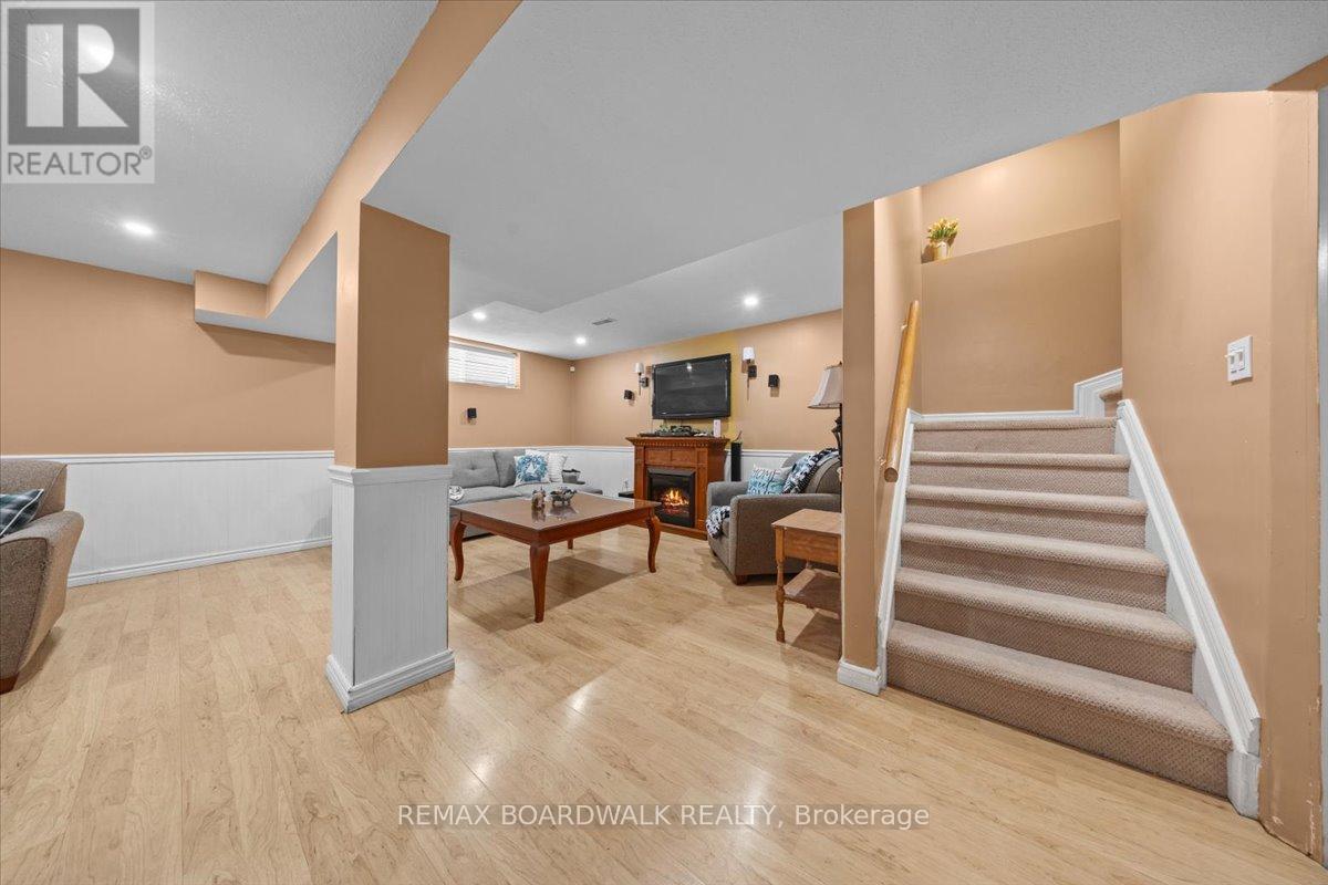 2285 Cecile Crescent