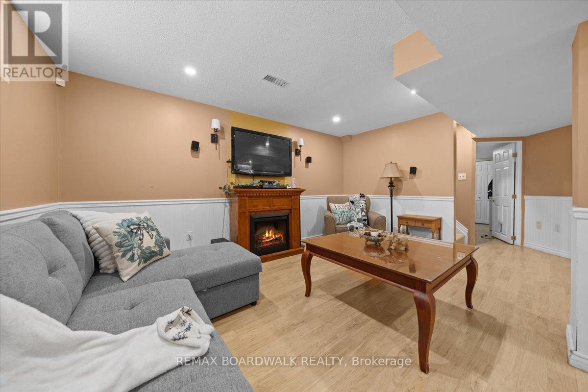 2285 Cecile Crescent