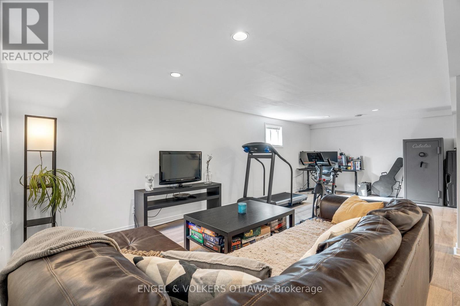 1270 Cheverton Avenue