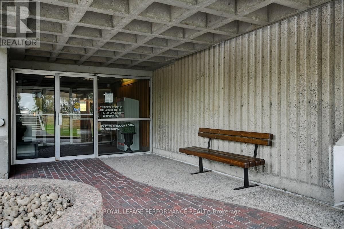 404 - 415 Greenview Avenue