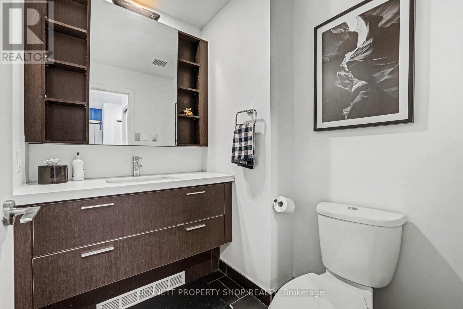 811 - 360 Mcleod Street