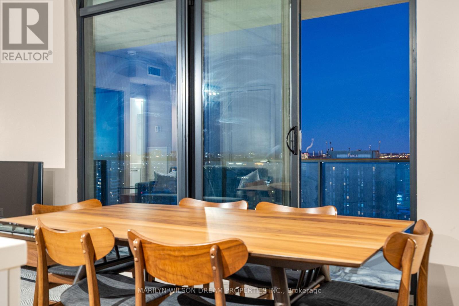 1701 - 203 Catherine Street