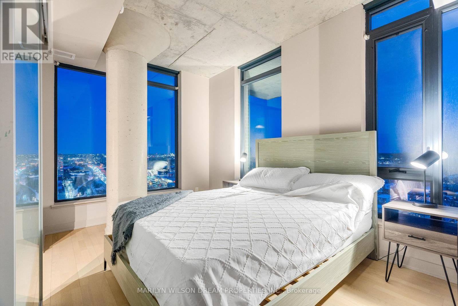 1701 - 203 Catherine Street