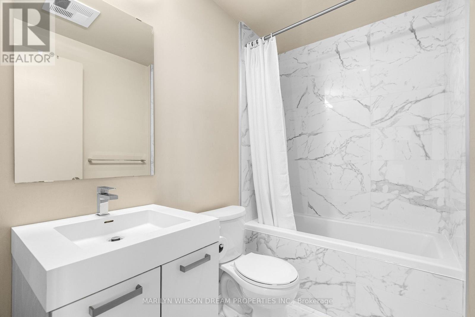 1701 - 203 Catherine Street